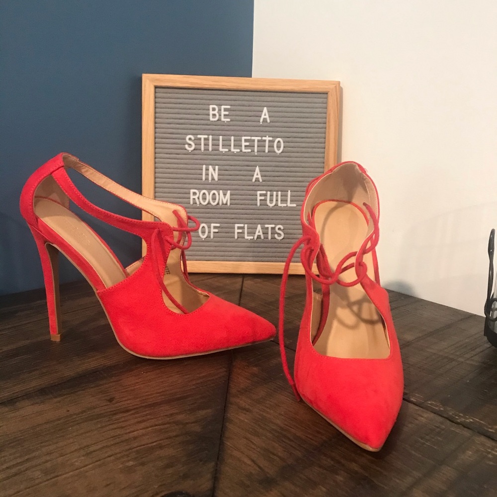 Cutest red pumps! Retro Vibes!❤️❤️